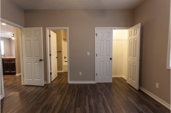 Building Photo - 3 Bedroom 3 Bath Home. Just blocks from th...