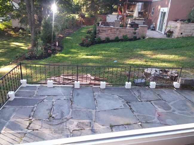 Building Photo - 176 Thompson Ave