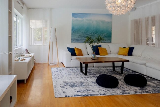 Building Photo - 750 NE 120th St