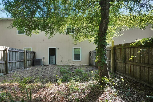 Building Photo - Charming 3 BR Home in Jacksonville, FL