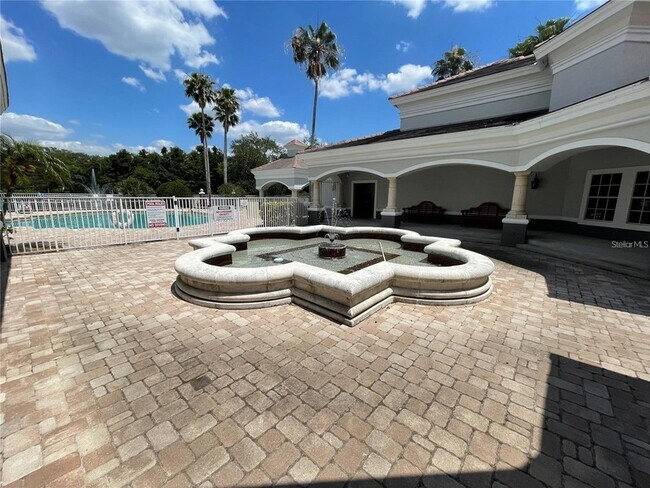 Building Photo - 13905 Fairway Island Dr