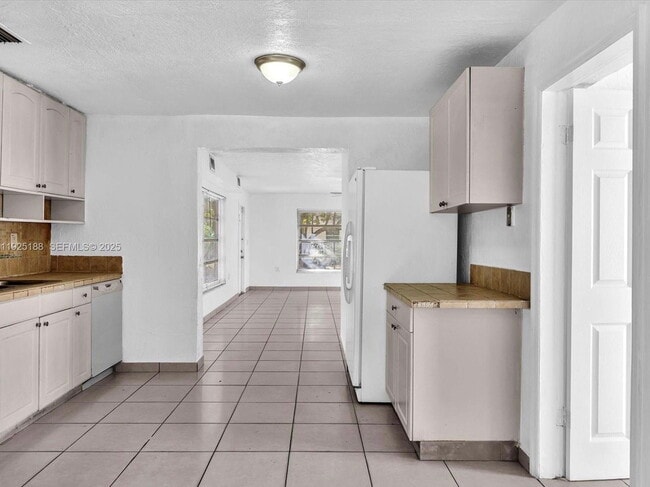 Building Photo - South 23rd Avenue, Hollywood, FL 33020 - 3 BR 2 BA single-family home