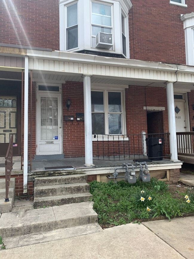Primary Photo - 1458 Monroe St