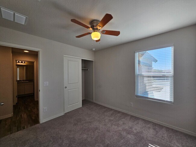 Building Photo - SHORT TERM /FREE RENT CALL FOR DETAILS