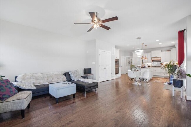 Building Photo - 9366 Alder Dr