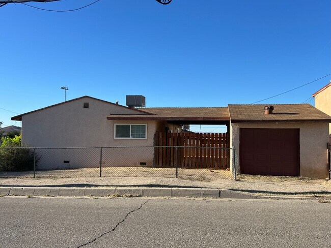 Building Photo - P008