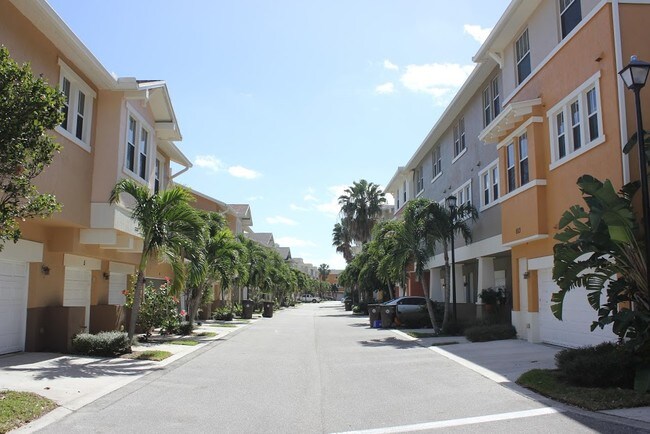 Building Photo - 880 Millbrae Ct