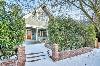 Building Photo - Spacious, historic 3-bdrm/1.5-bath home in...