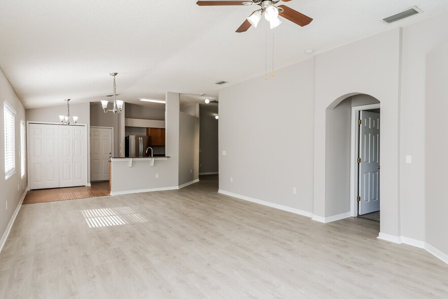 Building Photo - 12926 Fieldmoor Ct