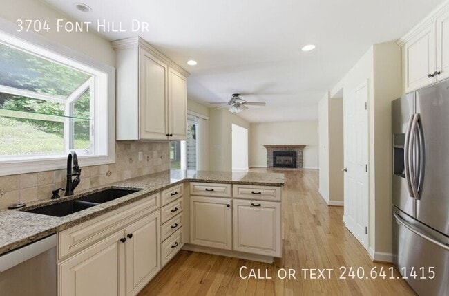Building Photo - 3704 Font Hill Dr