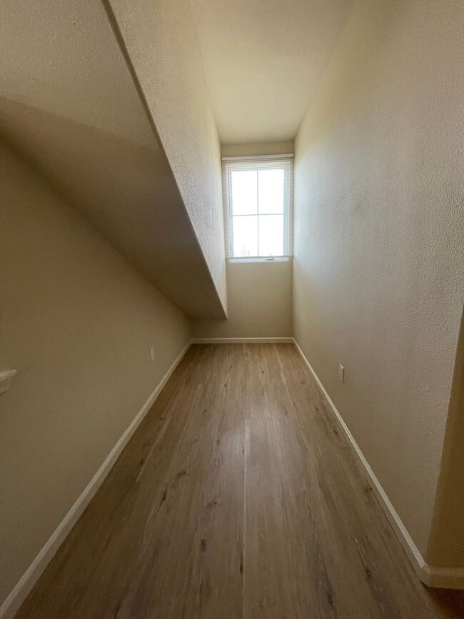 Building Photo - Vessona: Desirable Gated Community: 2bdrm 2bath with Loft!