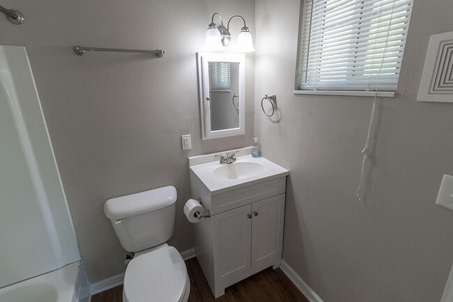 Building Photo - 105 N Garth Ave