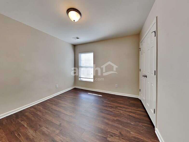 Building Photo - 1140 Moss Grove Dr