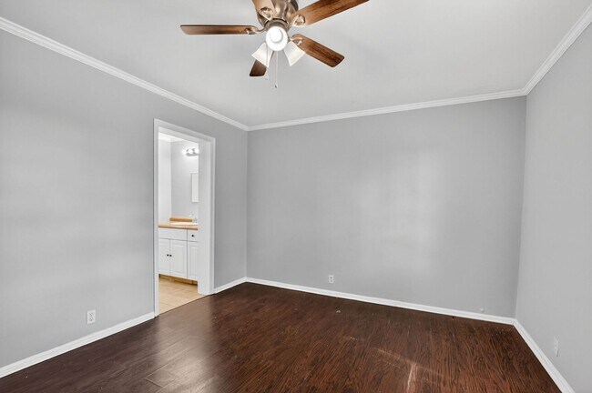 Building Photo - Beautiful 3/2 Available in the Heart of Boynton