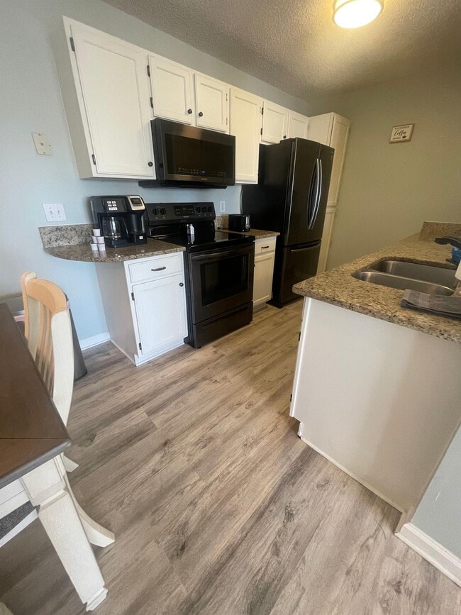 Building Photo - 2266 Huntingdon Dr