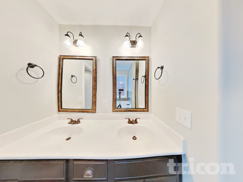 Building Photo - 685 Ellie Nat Dr