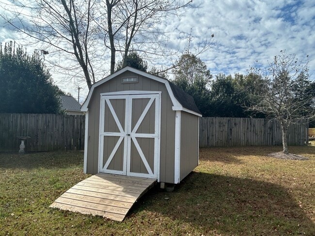 Building Photo - Ready to View! Updated 3/2 Home High Point...