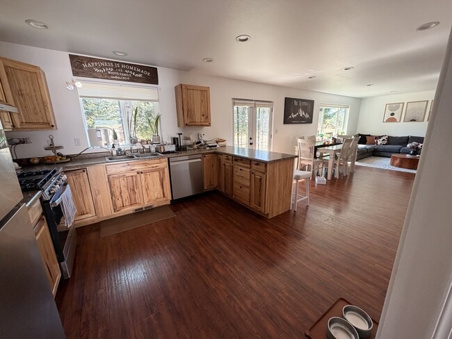 Building Photo - 323 Huppert Ln