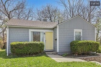 Building Photo - 2 Bed 1 Bath rare to rent!