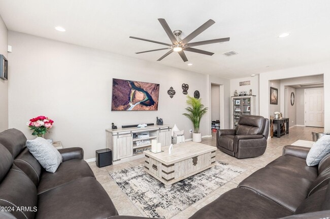 Building Photo - 10648 W Eucalyptus Rd