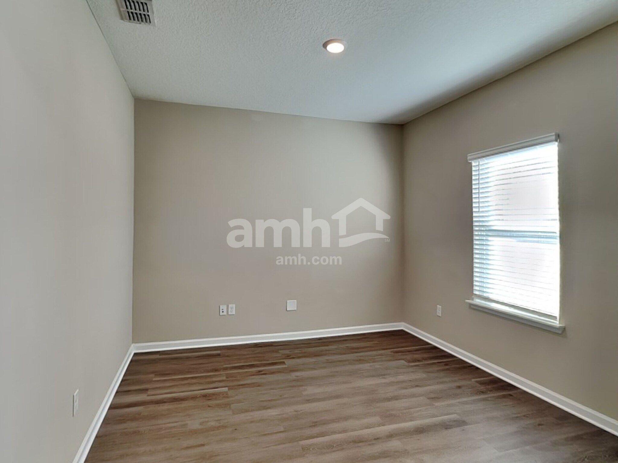 Building Photo - 245 Hemlock Pt