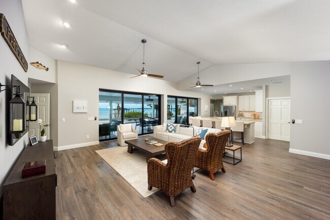 Building Photo - 3501 SE Kubin Ave