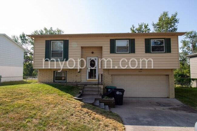 Primary Photo - 9129 Grand Ave