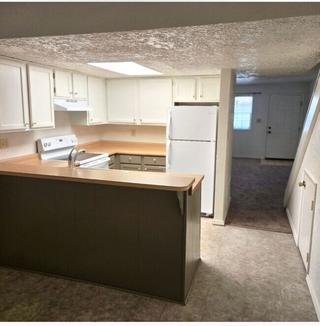 Building Photo - CALL US TODAY AT (505) 808-6467 TO SCHEDULE A CONVENIENT SHOWING