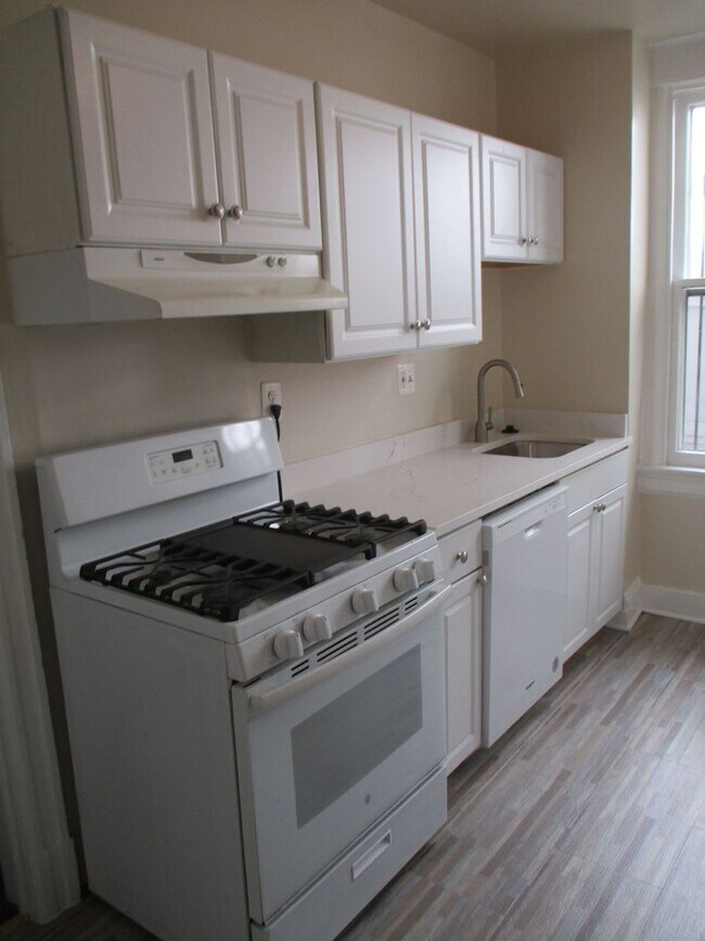 Building Photo - Charming Georgetown Townhouse on a quiet street