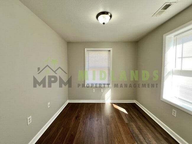 Building Photo - 472 Coleman Ave