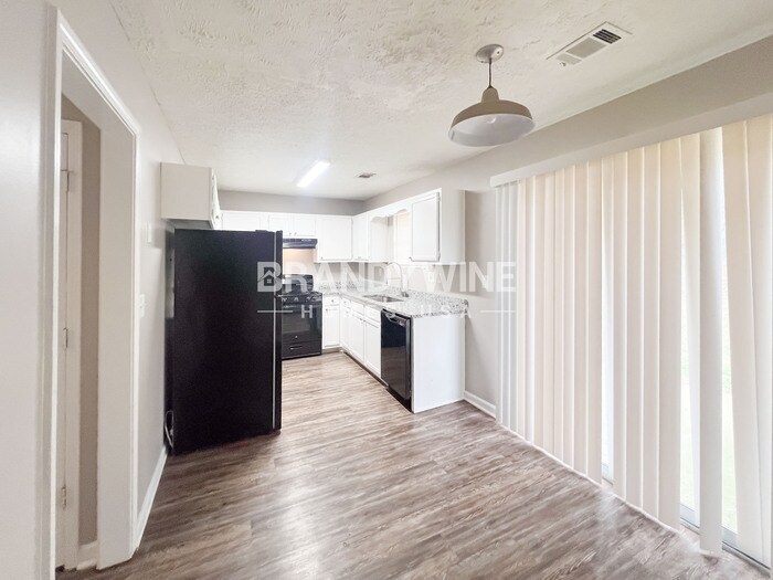 Building Photo - 2259 Hampton Dr