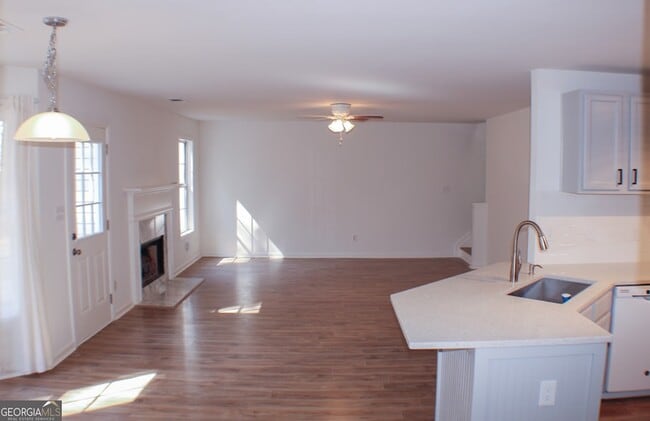 Building Photo - 1060 Grace Dr