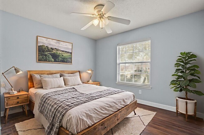 Building Photo - $500 off the first month's rent + move-in on or before 4/20