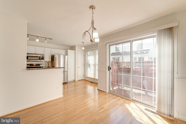 Building Photo - 4656 Kirkland Pl