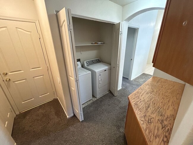 Building Photo - Cozy 3Bed/2Bath/2Car Residence located in beautiful Summerlin!