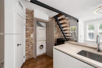 Building Photo - 739 2nd St