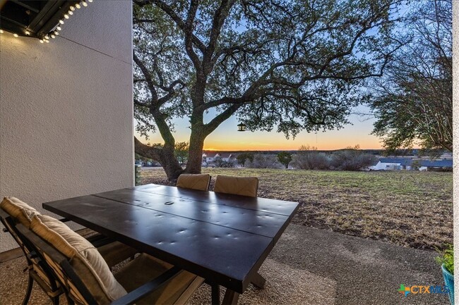 Building Photo - 1135 Parkview Dr