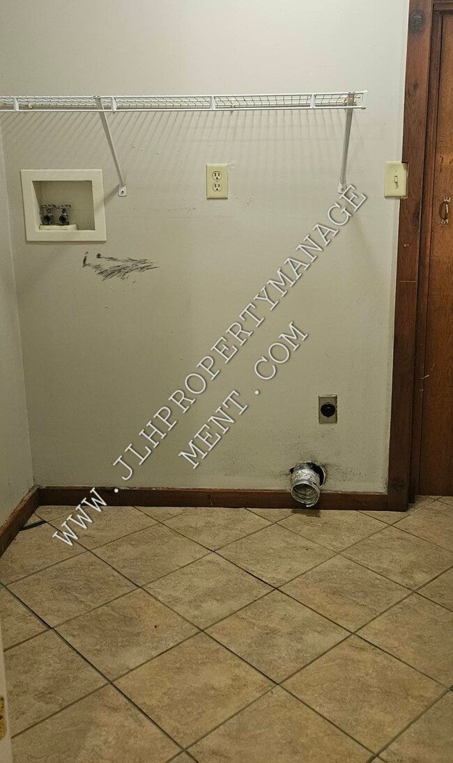 Building Photo - 434 W Clark St