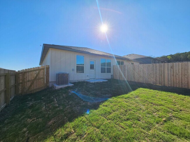 Building Photo - 644 Pacific Crest Trl