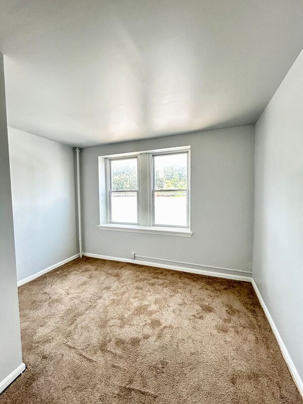 Building Photo - 307 Dolphin St