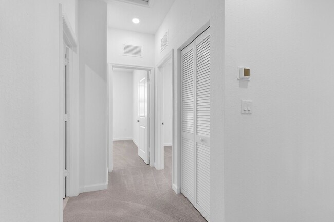 Building Photo - 2660 SE 28th St