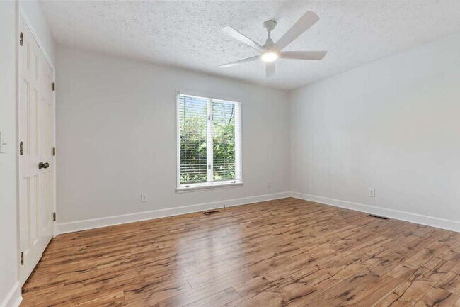 Building Photo - 925 North Ridge Street