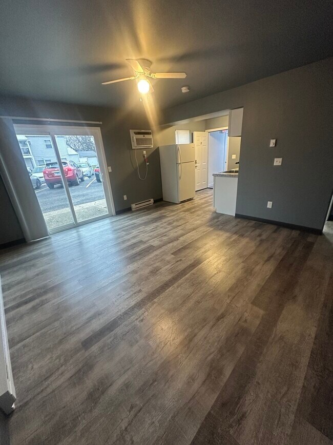 Building Photo - 530 E 3rd St