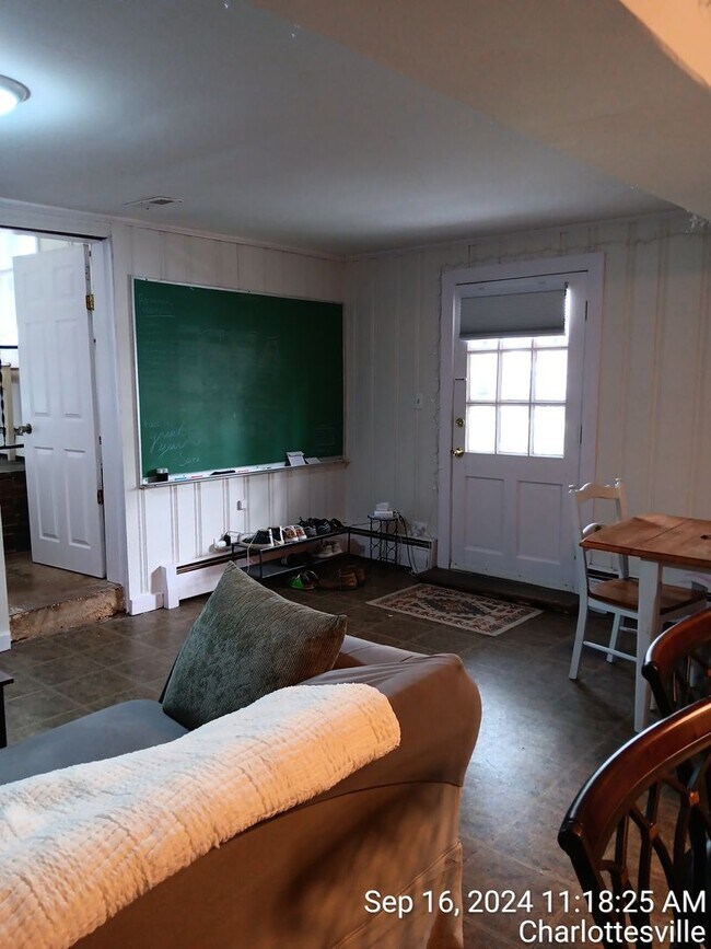 Building Photo - 2027-2028 Heart of the UVA Area 5 Bdrm / 2 Bath PARKING INCLUDED