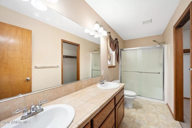 Building Photo - Large Home in Strawberry Fields