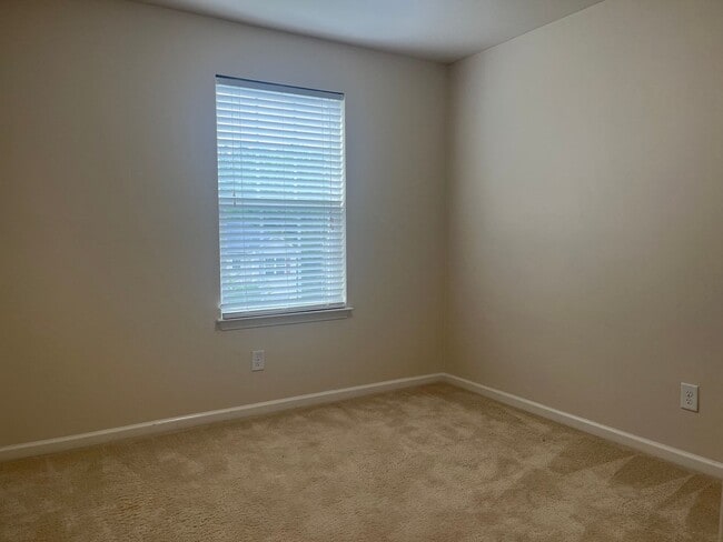 Building Photo - Charming Knightdale Residence, Available Now!