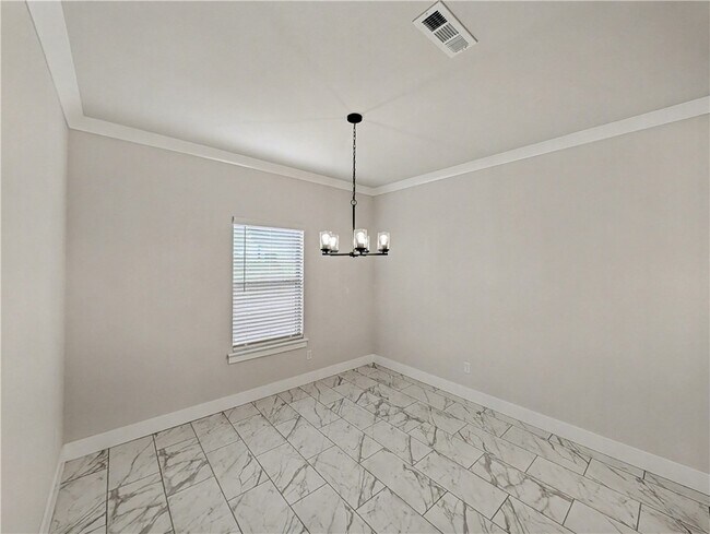 Building Photo - 6907 SW High Meadow Blvd