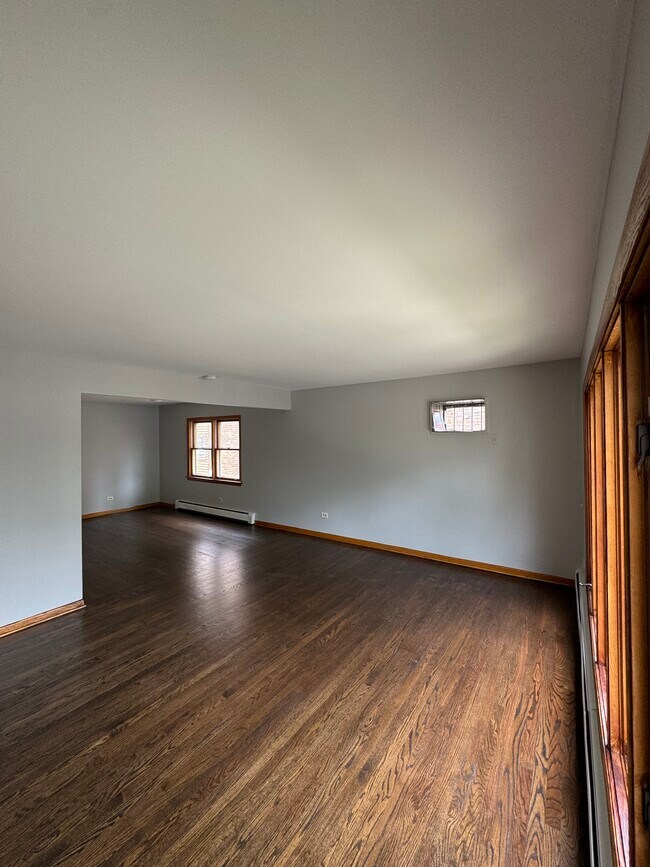 Iiving room/dining room - 2714 N Mason Ave