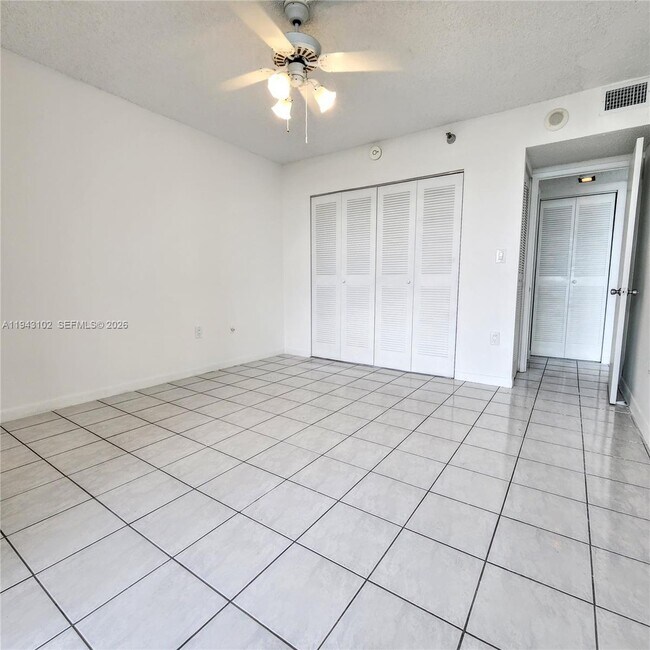 Building Photo - 20505 E Country Club Dr