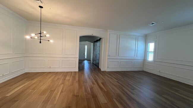 Building Photo - 104 NW Pleasant Grove Way